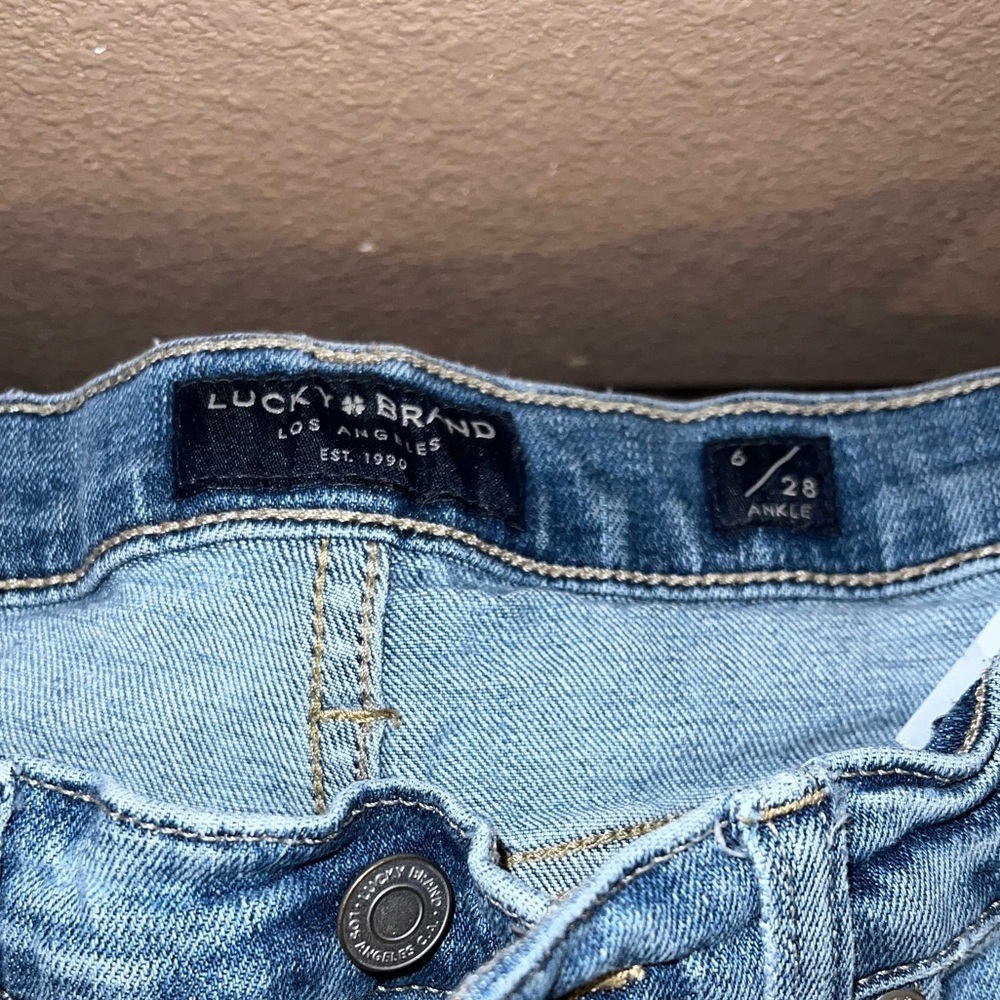 Lucky Brand Women’s Jeans, ankle crop, stretch, size 6/28 - Picture 3 of 5